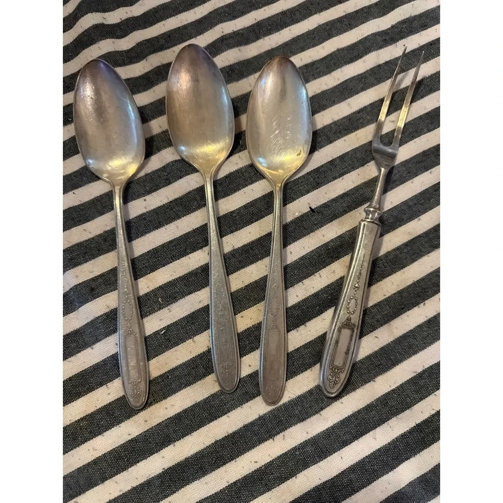 Oneida Community Plate Patrician Silverplate 3 Teaspoons 1 Meat Fork Set